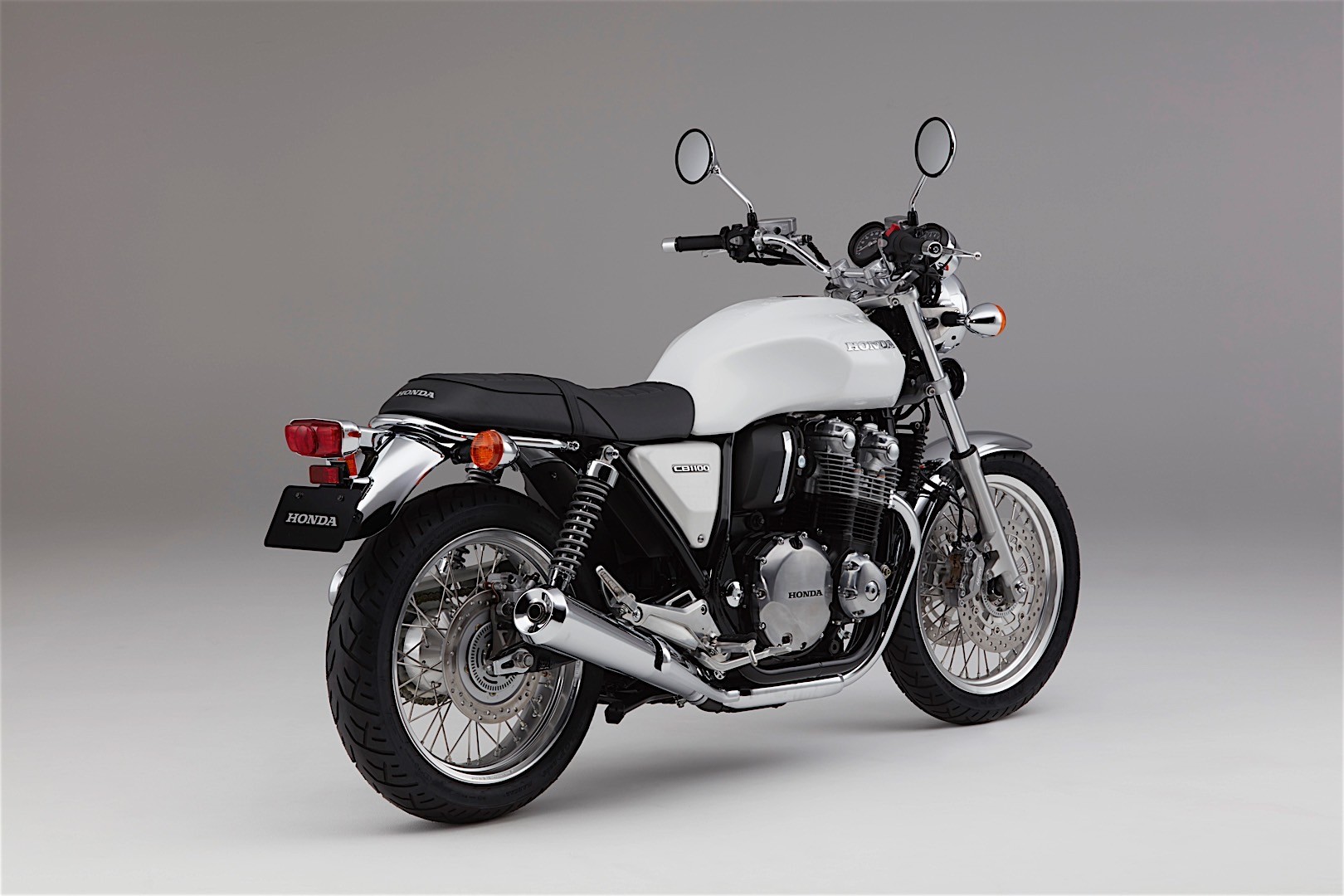 Honda Introduces New Cb1100rs And Updated Cb1100ex For 17 Autoevolution