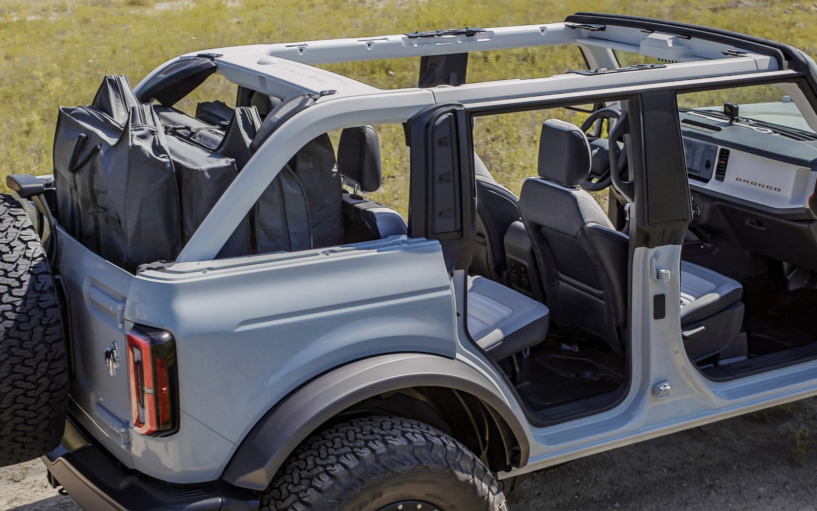 How to Remove the 2021 Ford Bronco Doors and Roof - autoevolution