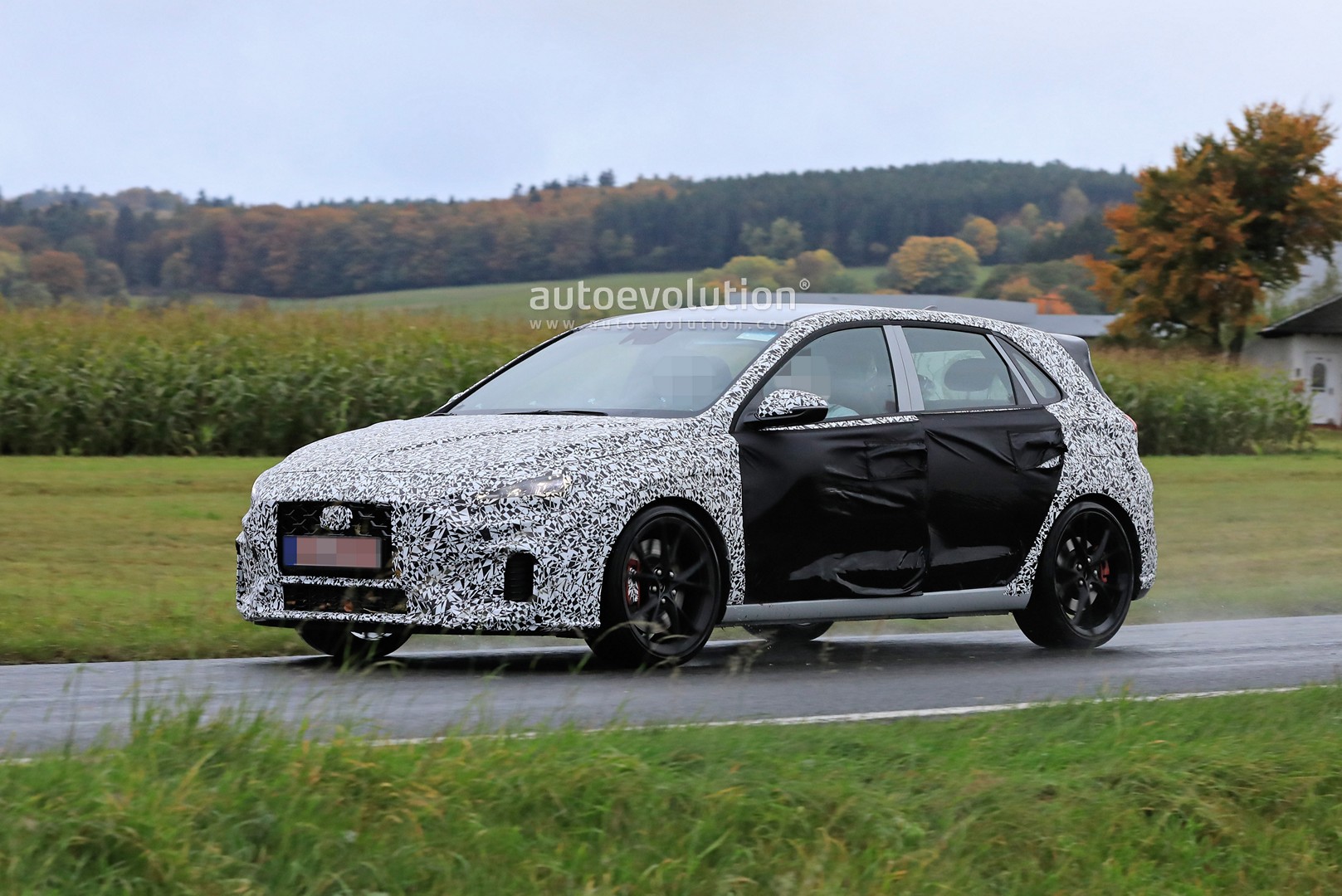 2020 - [Hyundai] I30 III 5p/SW/Fastback Facelift Hyundai-i30-n-facelift-spied-less-disguised-is-out-for-gti-blood_17