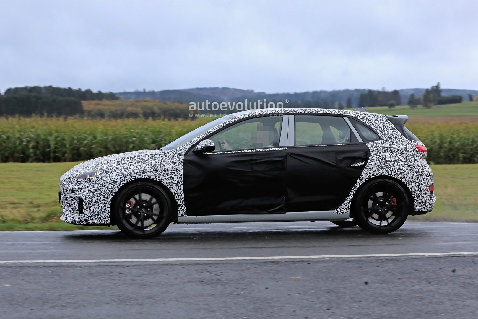 2020 - [Hyundai] I30 III 5p/SW/Fastback Facelift Hyundai-i30-n-facelift-spied-less-disguised-is-out-for-gti-blood_19