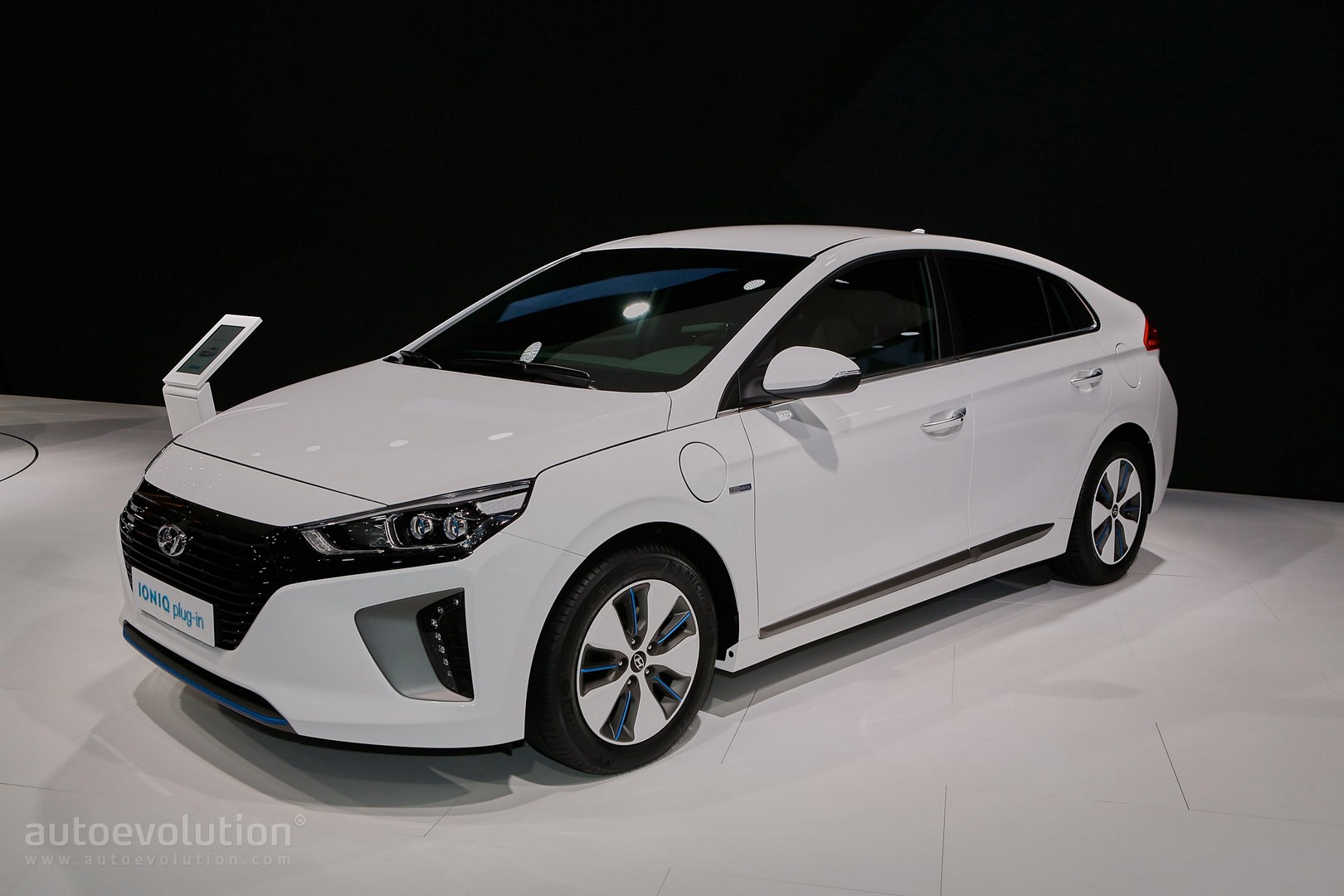 Hyundai Ioniq Hybrid, and Electric Debut - autoevolution