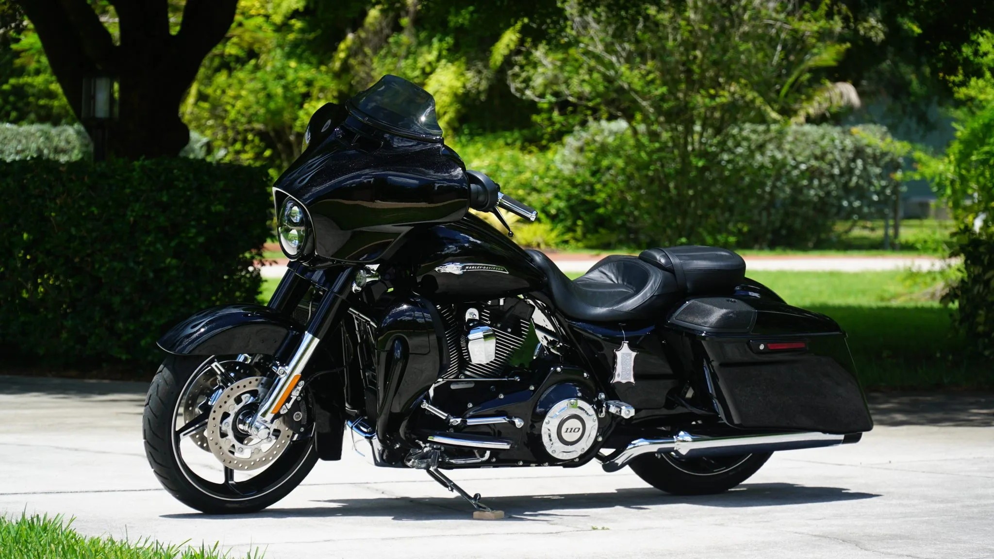 Immaculate Harley-Davidson CVO Street Glide Looks Fetching, Counts