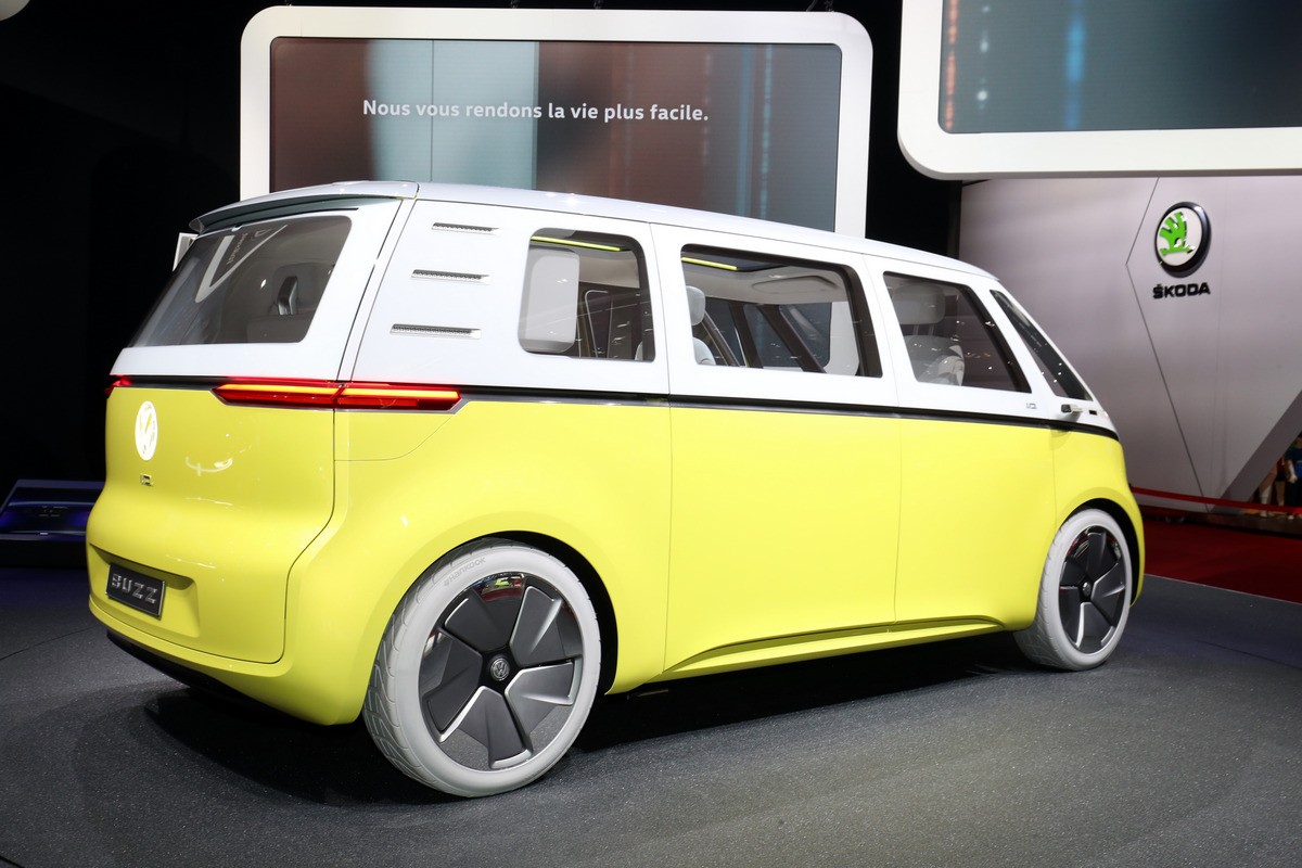 Next Year, This Minivan Will Buzz You Around and You'll Love It ...