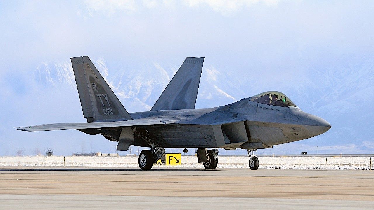 It Takes A Lot Of Time To Get An F-22 Raptor Ready For Flight, Here's How  They Do It - Autoevolution
