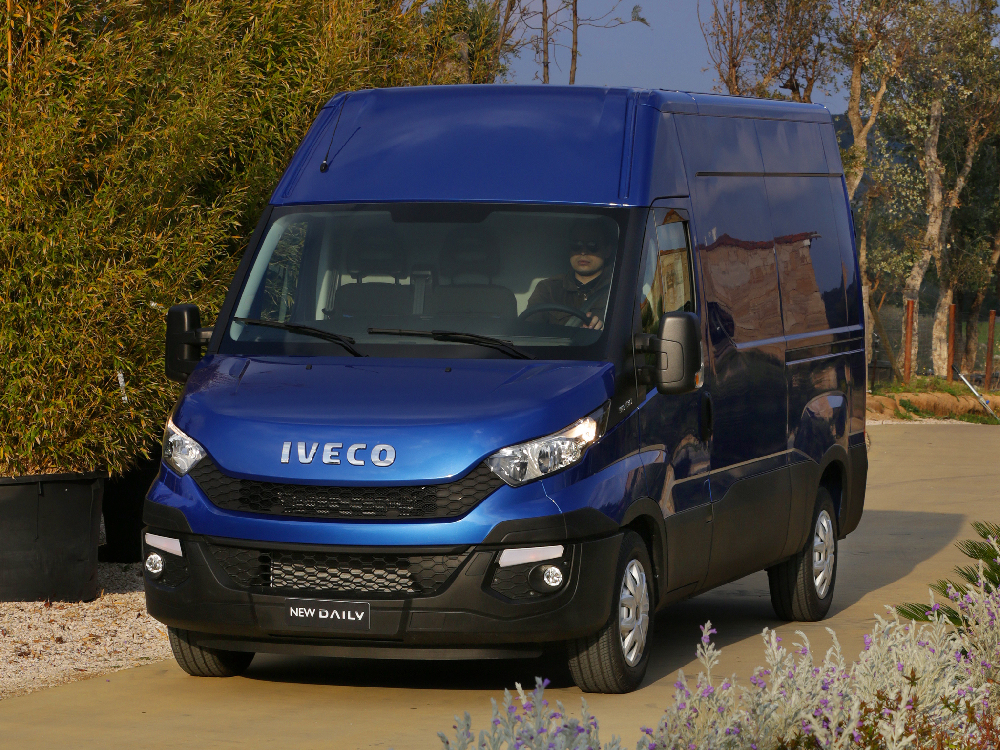2020 Iveco Daily Features Redesigned Front Fascia 