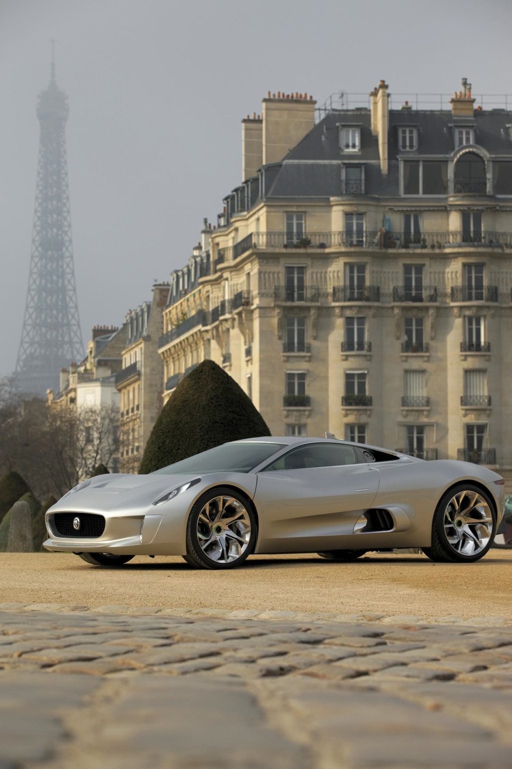 Jaguar C-X75 Receives Louis Vuitton Classic Concept Award - autoevolution