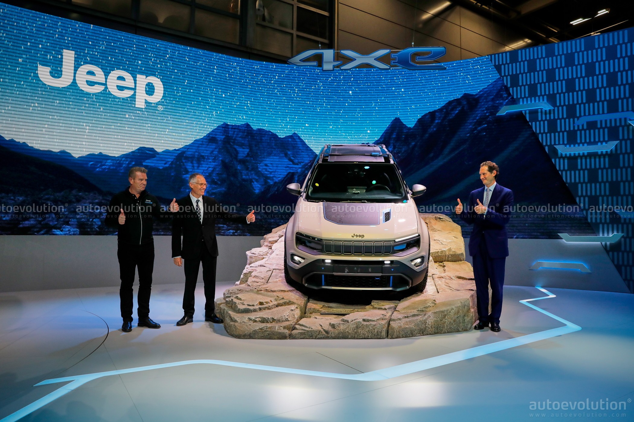 Jeep Avenger Electric Crossover Plugs Into the Heart of Paris, Gasoline  Model Announced - autoevolution