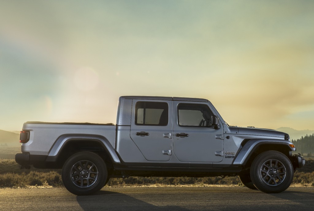 Jeep Gladiator Altitude Is All Blacked Out Parts, We’re Shown a White ...