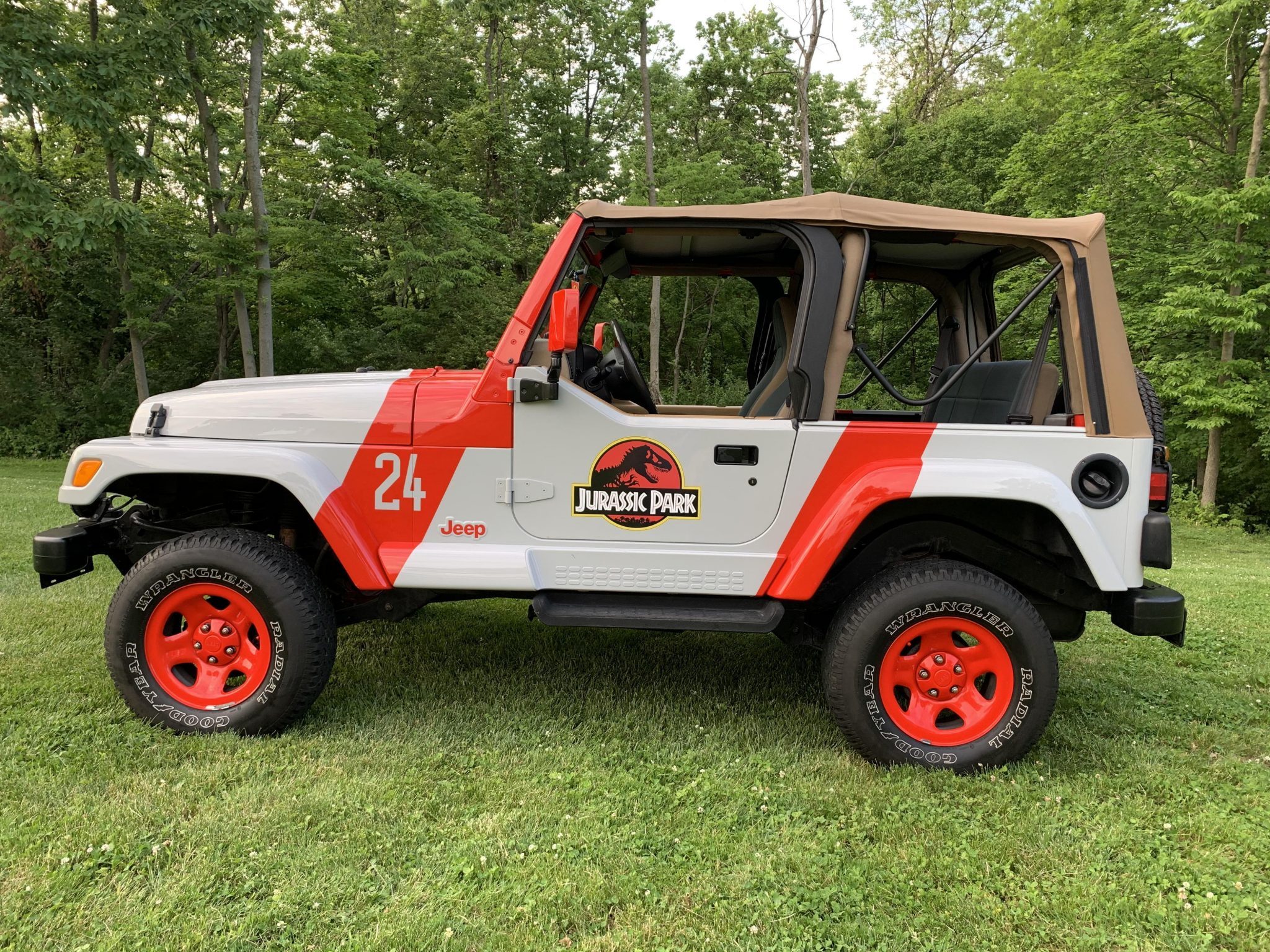 Jeep Wrangler Jurassic Park Tribute Is Here to Take You to Isla Nublar -  autoevolution