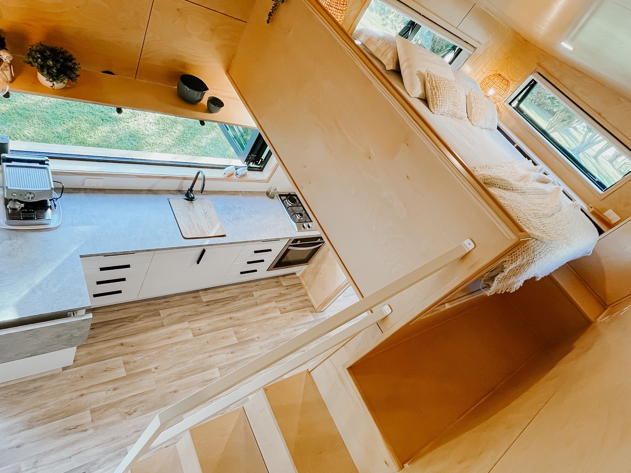 https://s1.cdn.autoevolution.com/images/news/gallery/joy-tiny-house-with-two-high-comfort-lofts-boasts-an-amazing-outdoor-indoor-flow_13.jpg