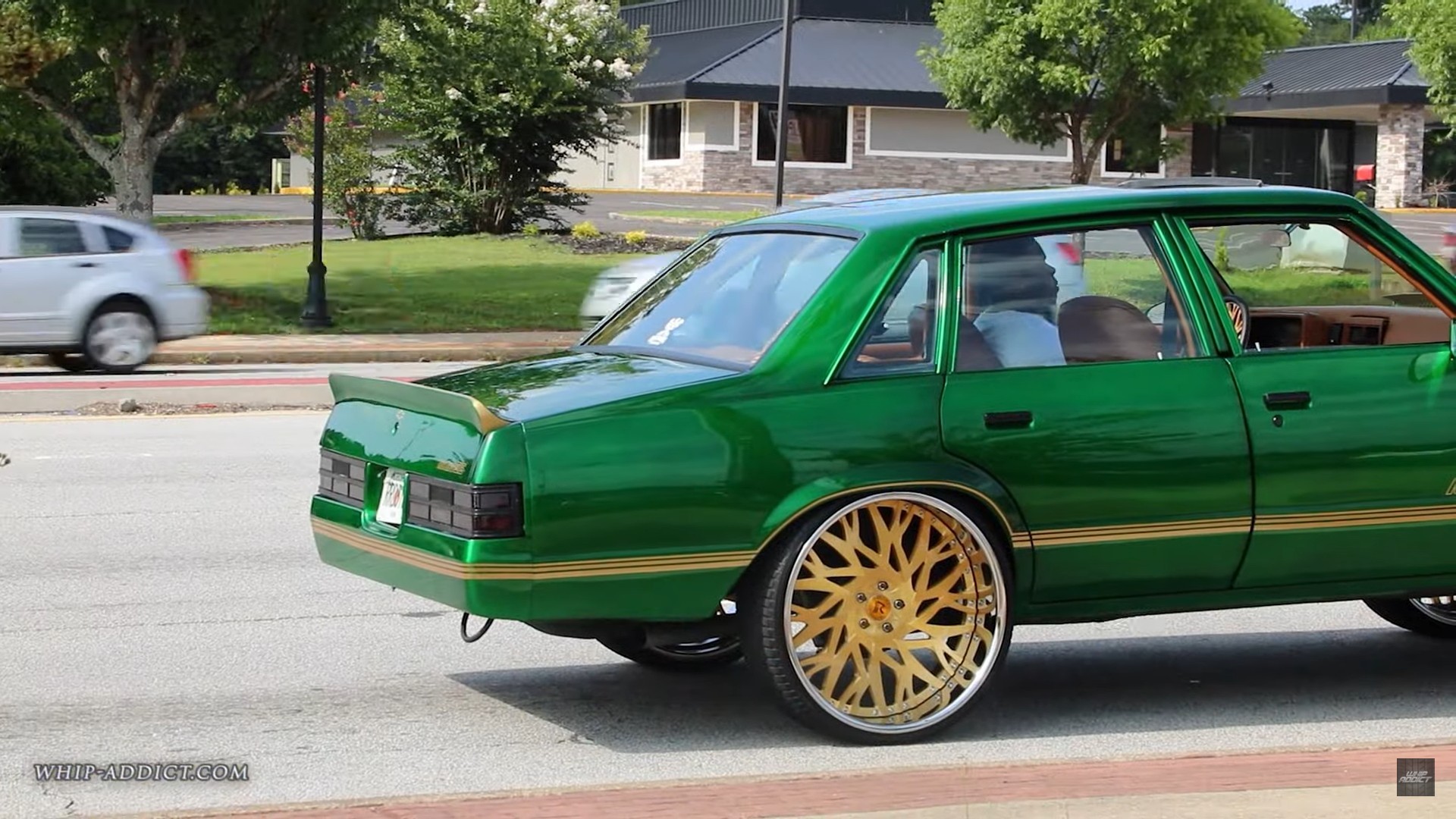 Kandy Green on Gold 24s Chevy Malibu Looks Like John Deere Hi-Riser  Material - autoevolution