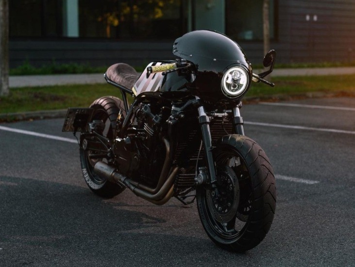 Tal højt Modregning hærge Kawasaki GPZ900R Ninja Went From Weary to Eerie After a Custom  Transformation - autoevolution