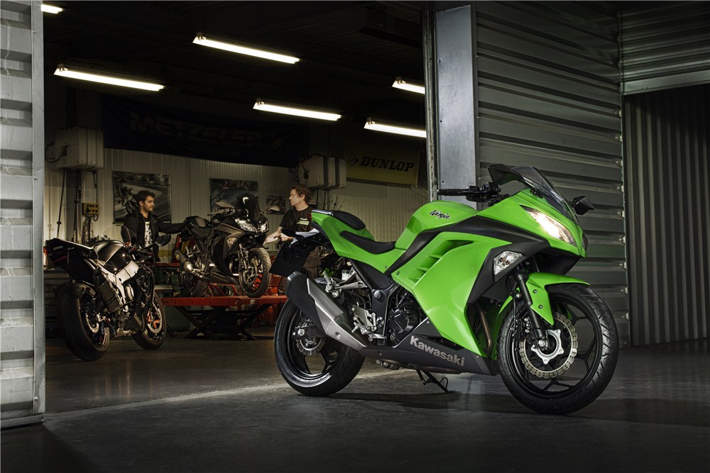 Kawasaki Reveals Ninja 300 - autoevolution