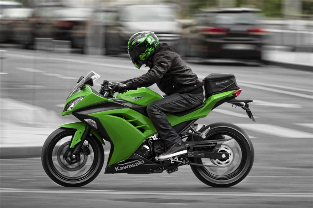 Kawasaki Reveals Ninja 300 autoevolution