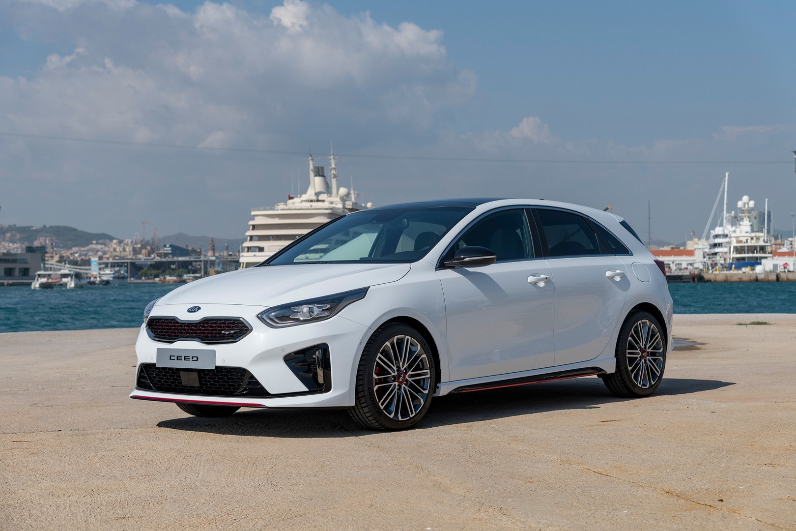 Kia ProCeed GT and Ceed GT Star In Fresh Real-Life Photos - autoevolution