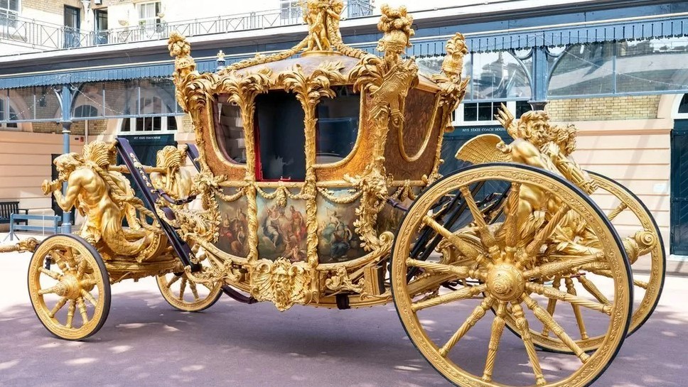State Coach horse carriage unlike any other. - GLINKOWSKI - CARRIAGES