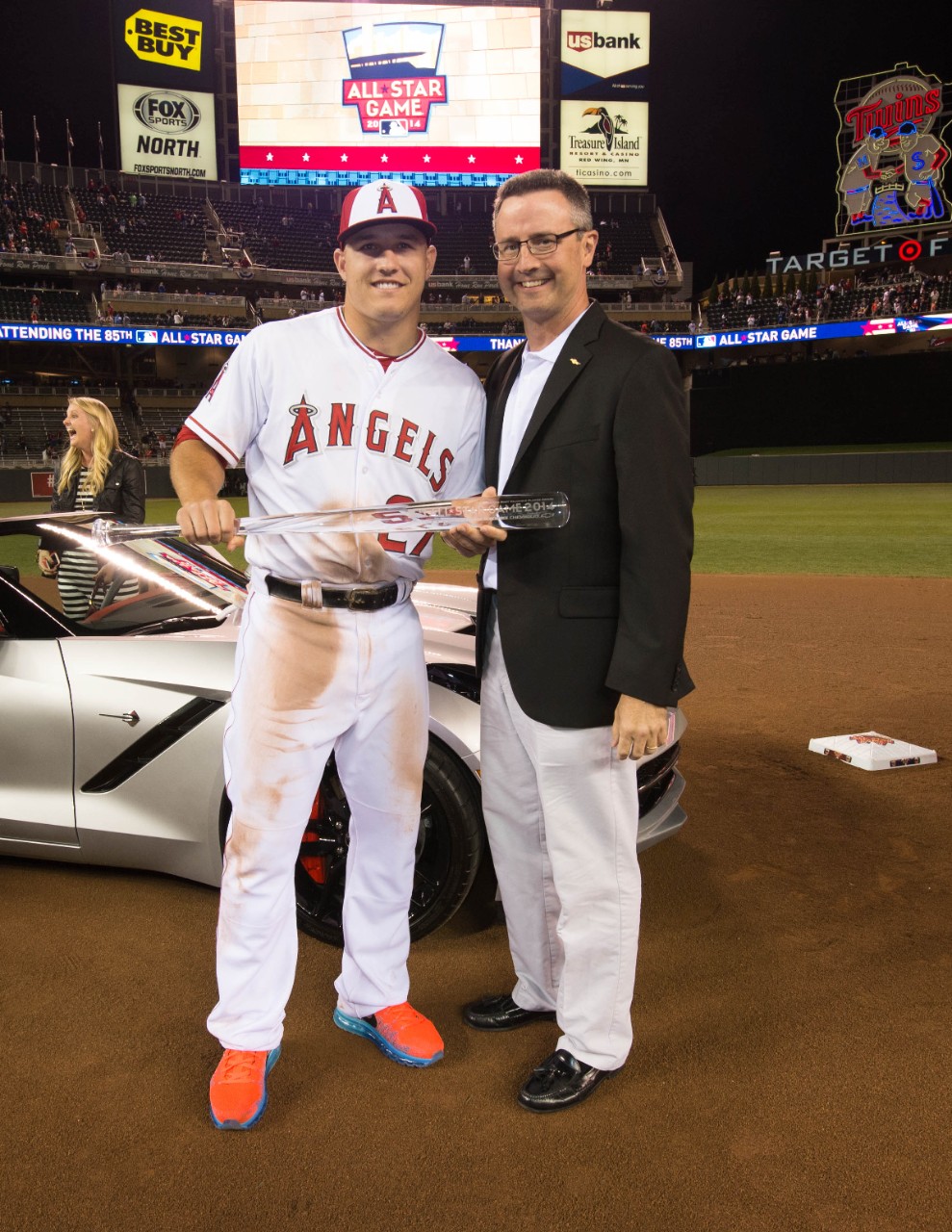 LA Angels of Anaheim's Mike Trout Gets 2014 Stingray As a Gift -  autoevolution
