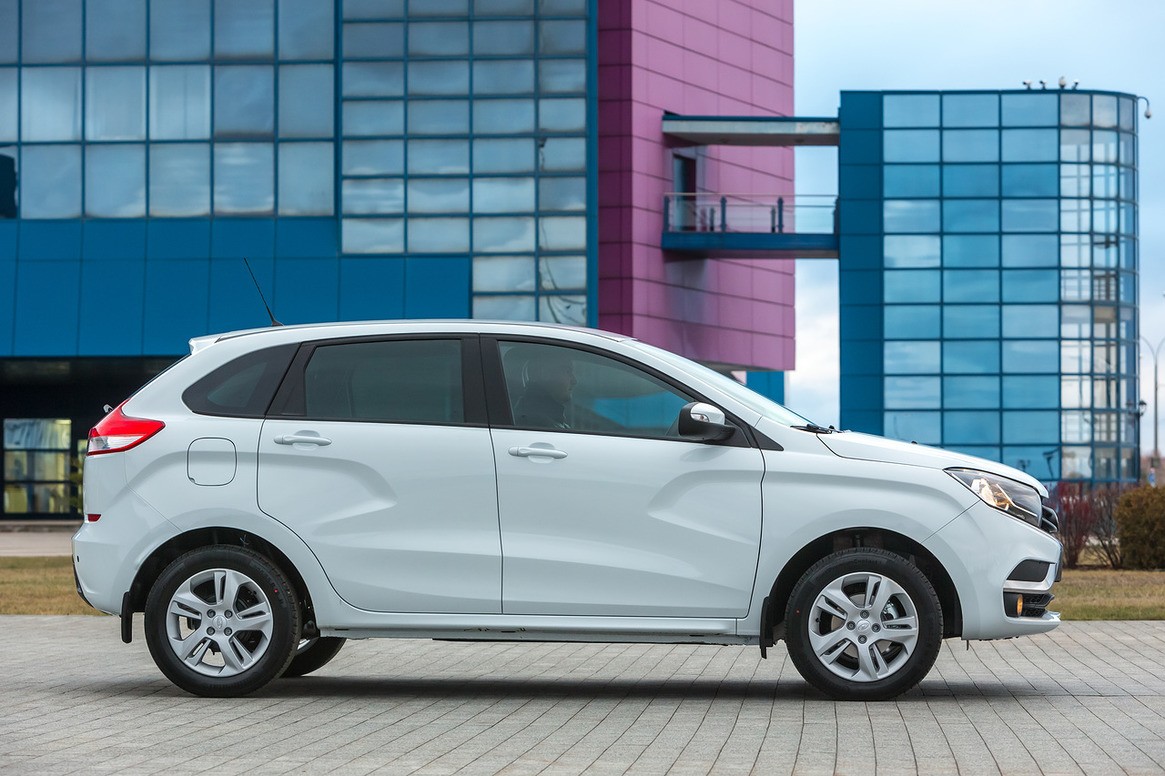 Lada X-RAY Enters Production with Sandero Platform and Two 1.6L