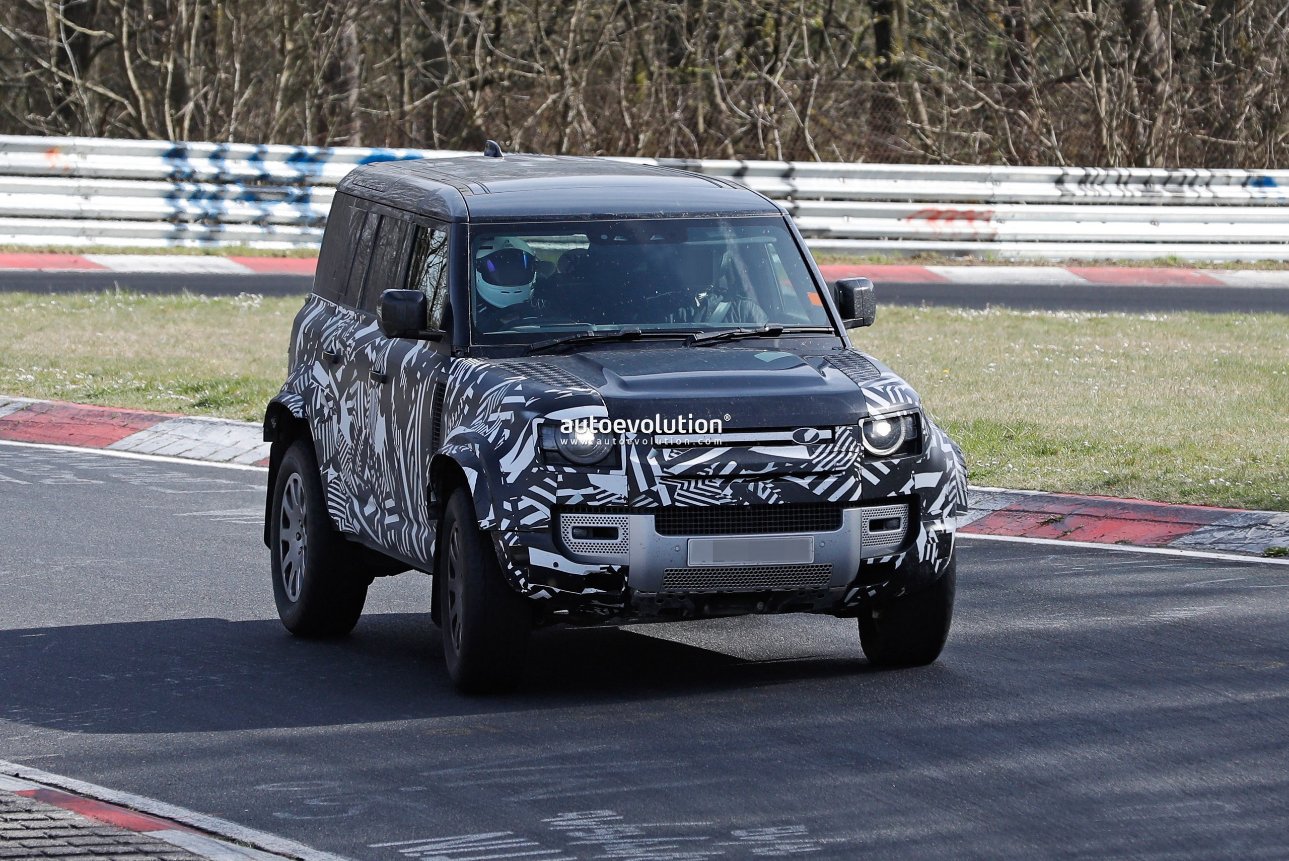 Land Rover Defender SVX in the Making, Will Challenge the Mercedes-AMG G 63  4×4² - autoevolution
