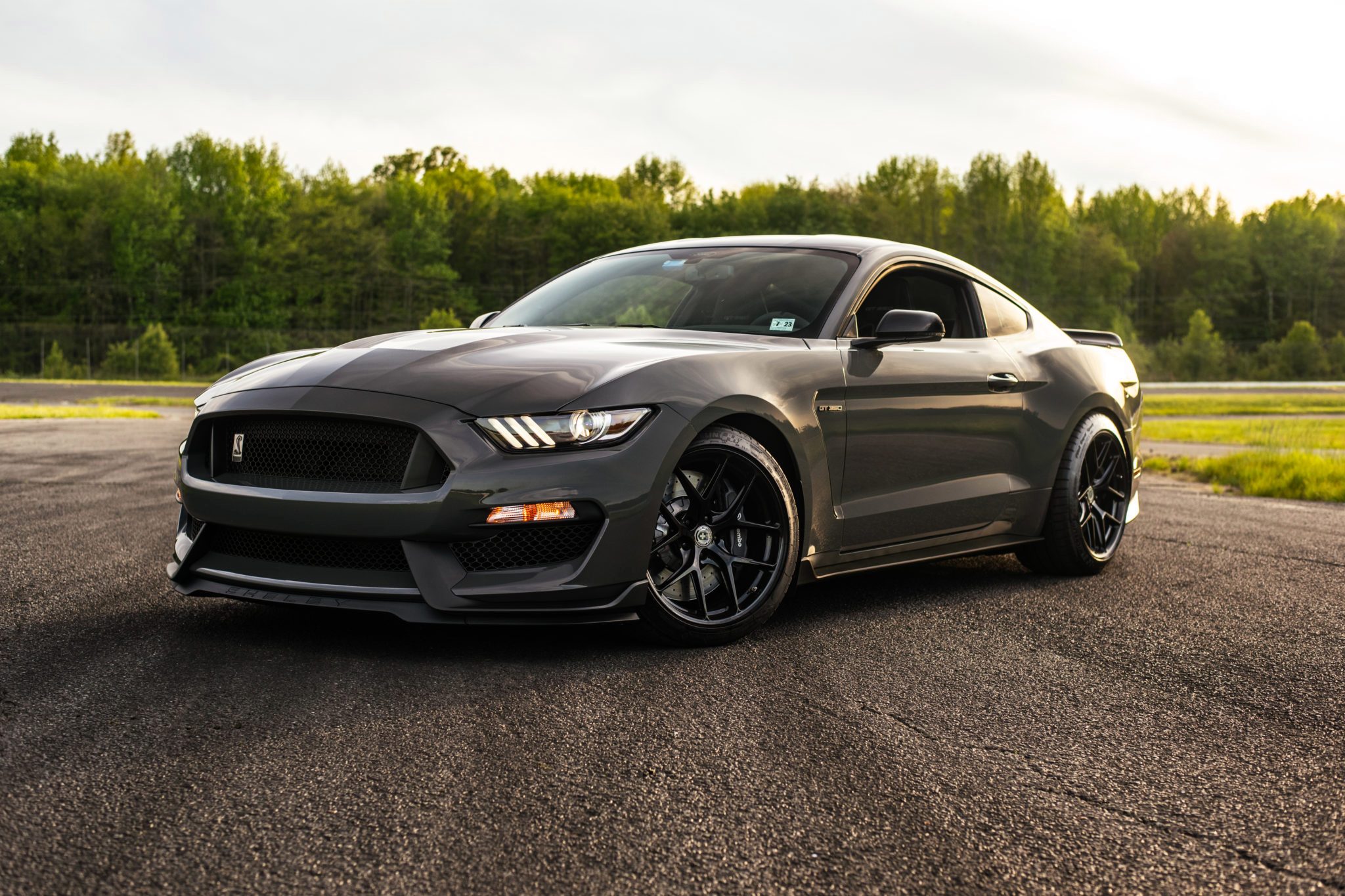 Rare Lead Foot Gray 2018 Shelby Mustang GT350R With Delivery Miles up for  Grabs - autoevolution