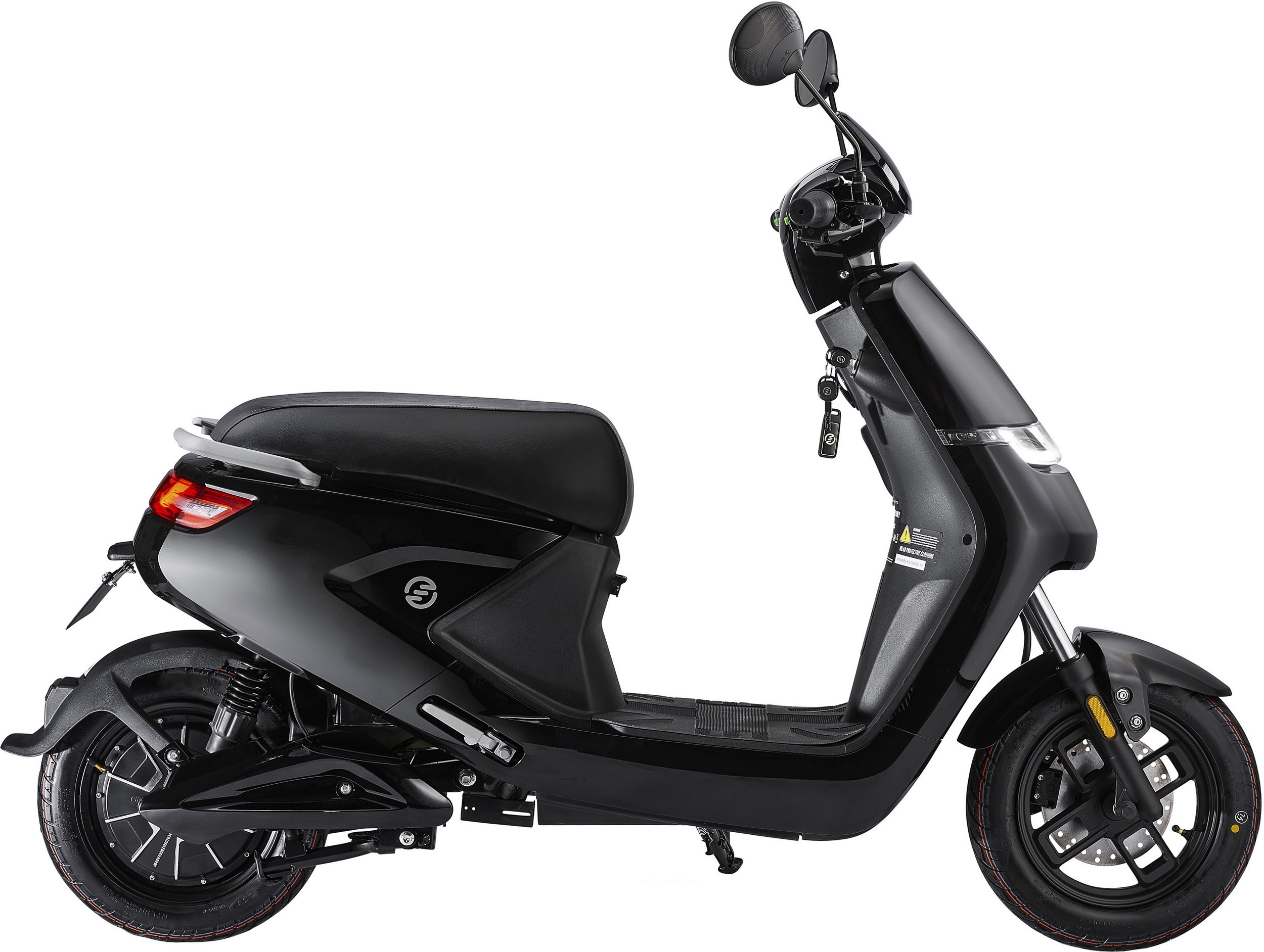 Maxx Shows Up to Urban Mobility Game as an Electric Moped Priced Under $2K  - autoevolution
