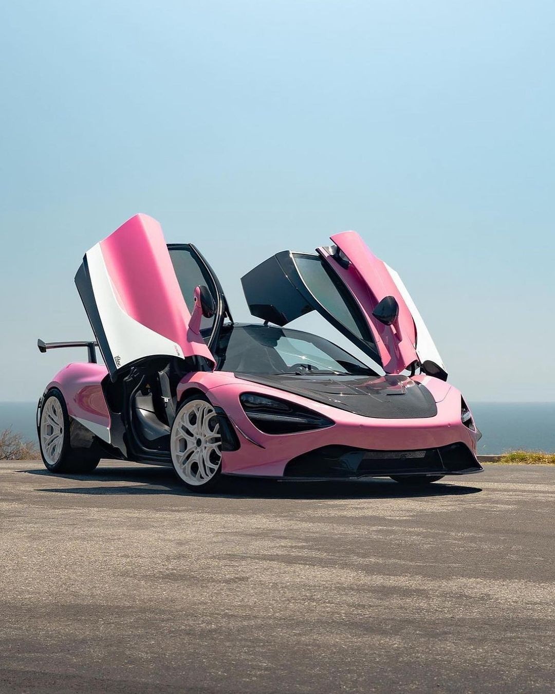McLaren 720S Tries On a Pink Suit, Is It a Yay or a Nay? - autoevolution