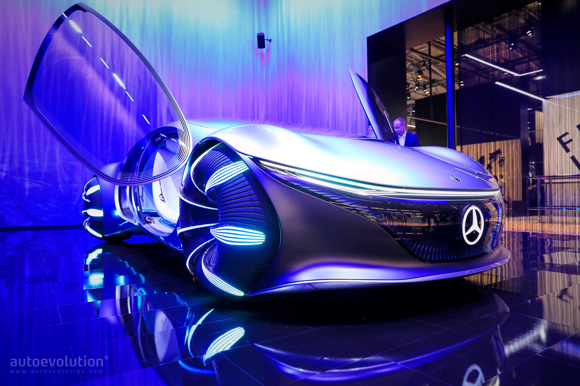 MercedesBenz desarrolla un auto futurista inspirado en Avatar  Video   CNN