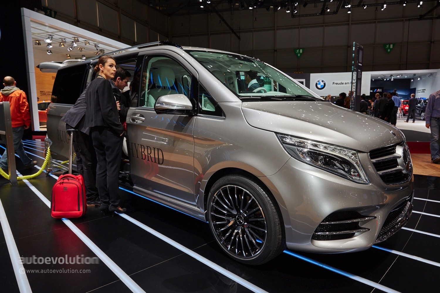Mercedes Classe V-ision e – L'hybride rechargeable taille XXL au
