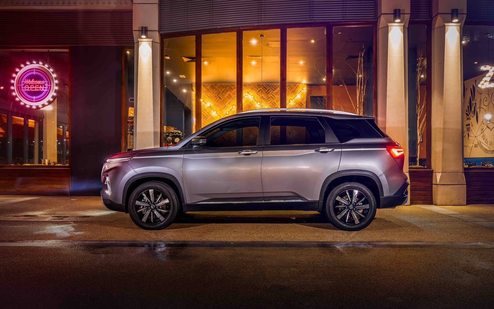 MG Hector SUV Debuts in India Looks Really Cool 