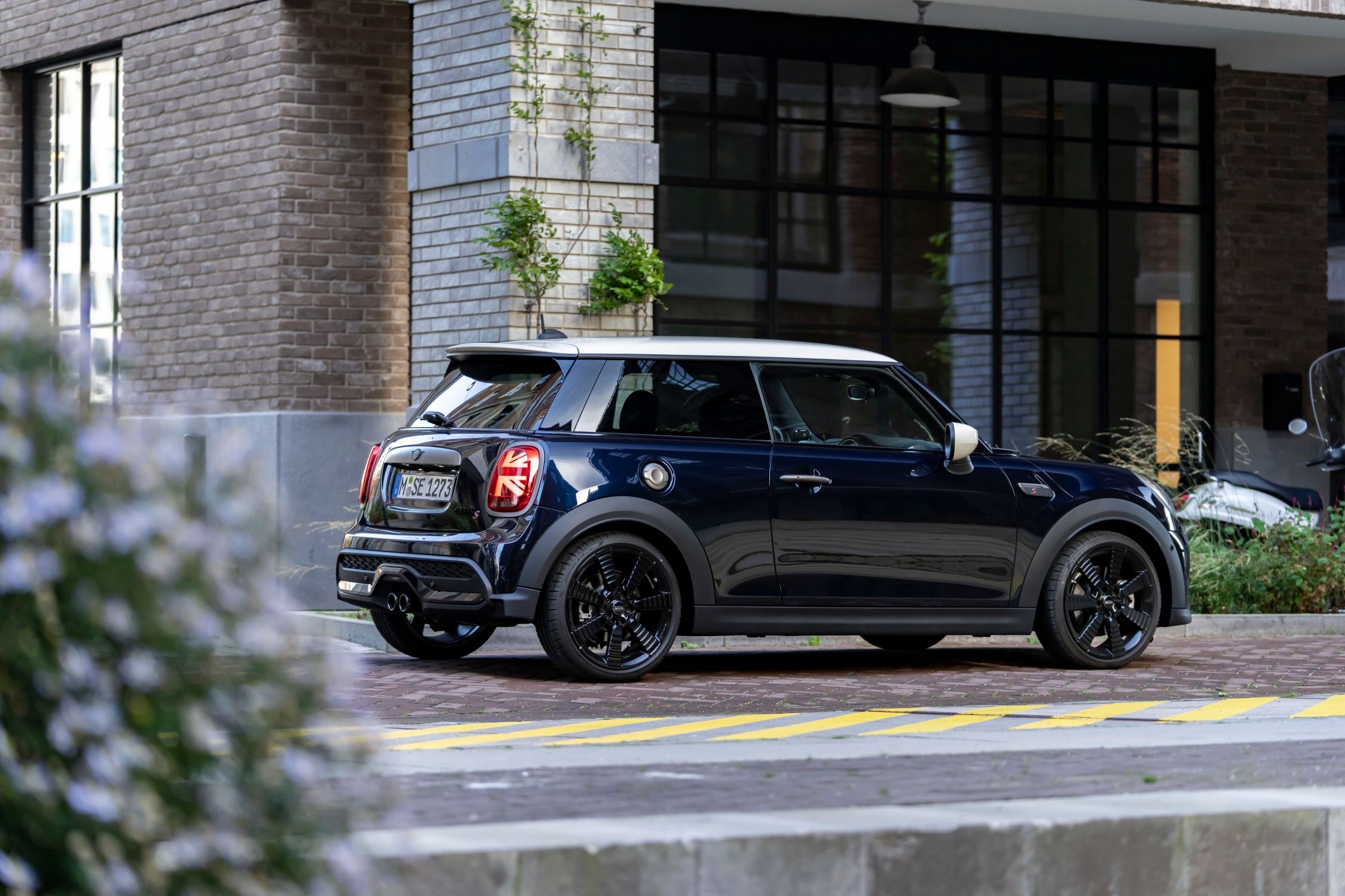 MINI Cooper S Aims to Increase Charisma With Resolute Edition in ...