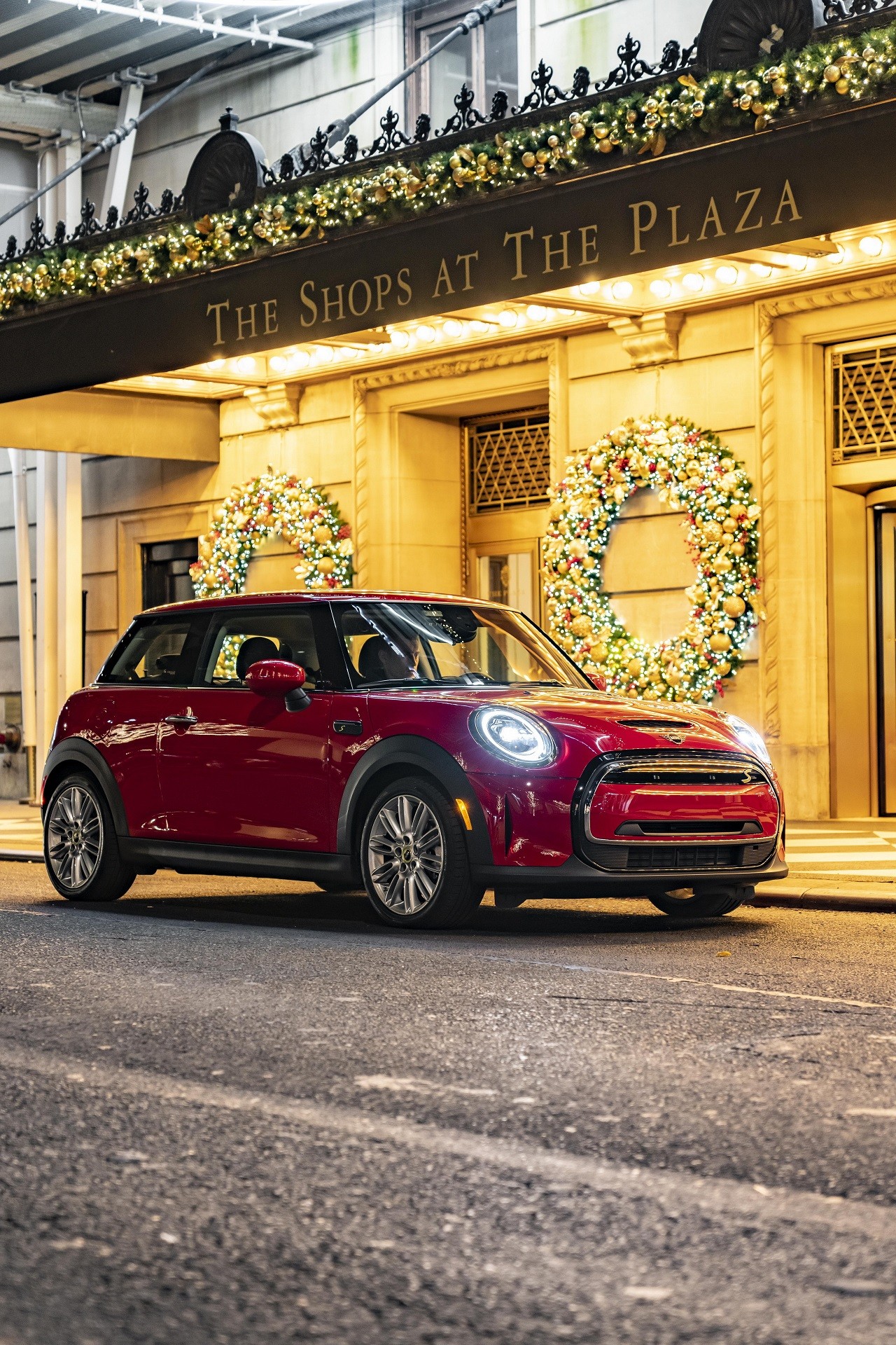 MINI Electric Turns New York Into Its Own Catwalk on Official Sightseeing  Tour - autoevolution