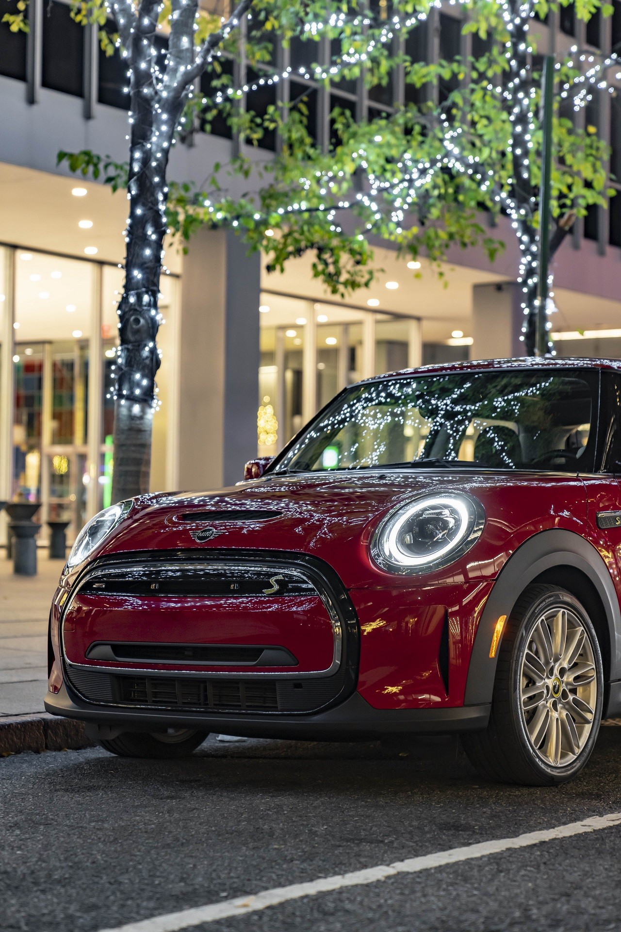 MINI Electric Turns New York Into Its Own Catwalk on Official Sightseeing  Tour - autoevolution