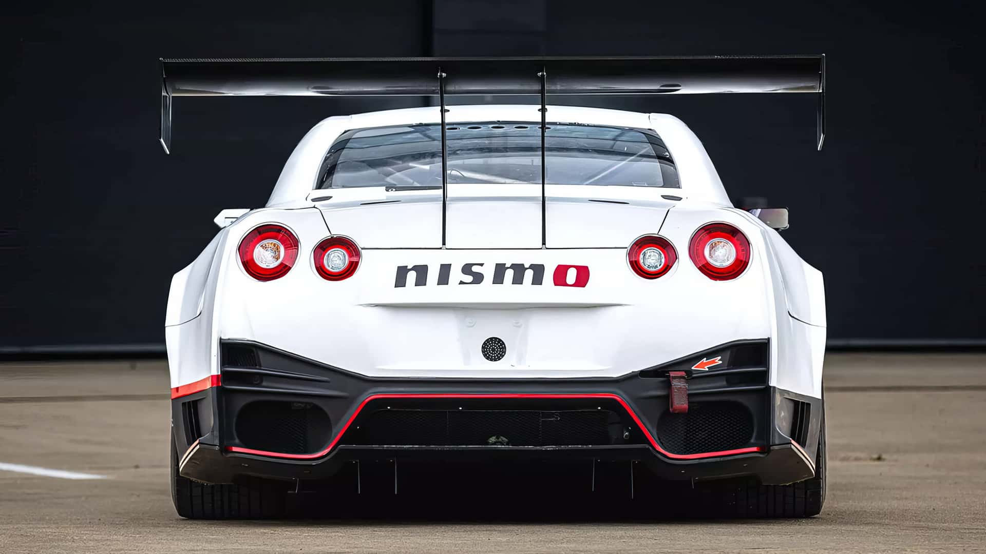 Nissan GT-R do filme Gran Turismo procura novo dono. Quem dá mais?