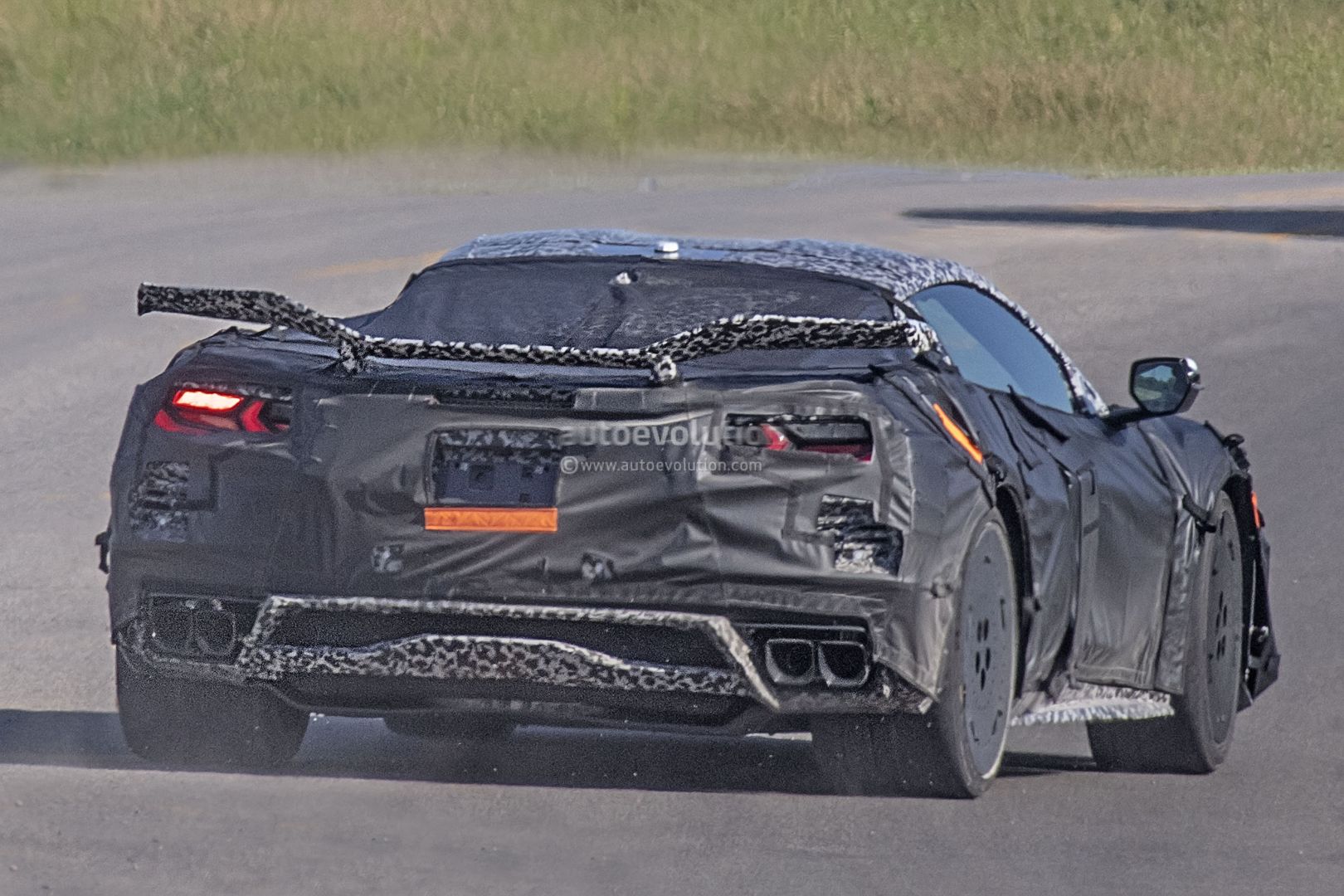 new c8 corvette z06 prototype spotted shows massive x wing_13