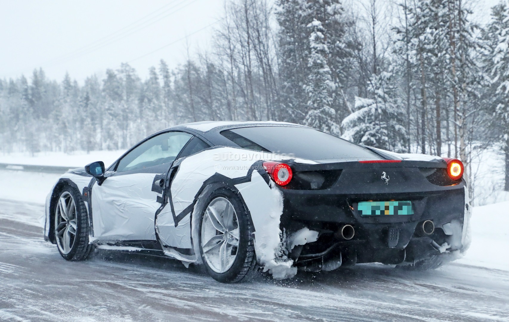 2019 - [Ferrari] Roma [F169] - Page 2 New-ferrari-dino-spied-testing-in-sweden-as-458-test-mule-with-v6-soundtrack_10