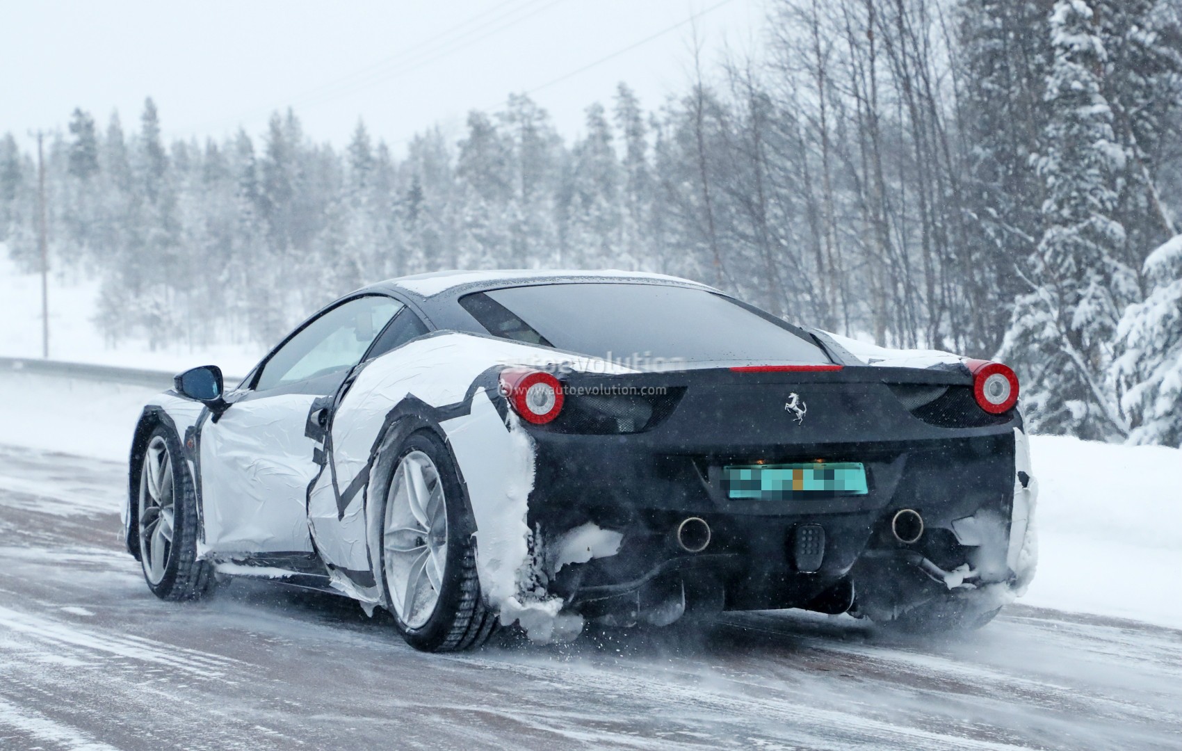 2019 - [Ferrari] Roma [F169] - Page 2 New-ferrari-dino-spied-testing-in-sweden-as-458-test-mule-with-v6-soundtrack_11