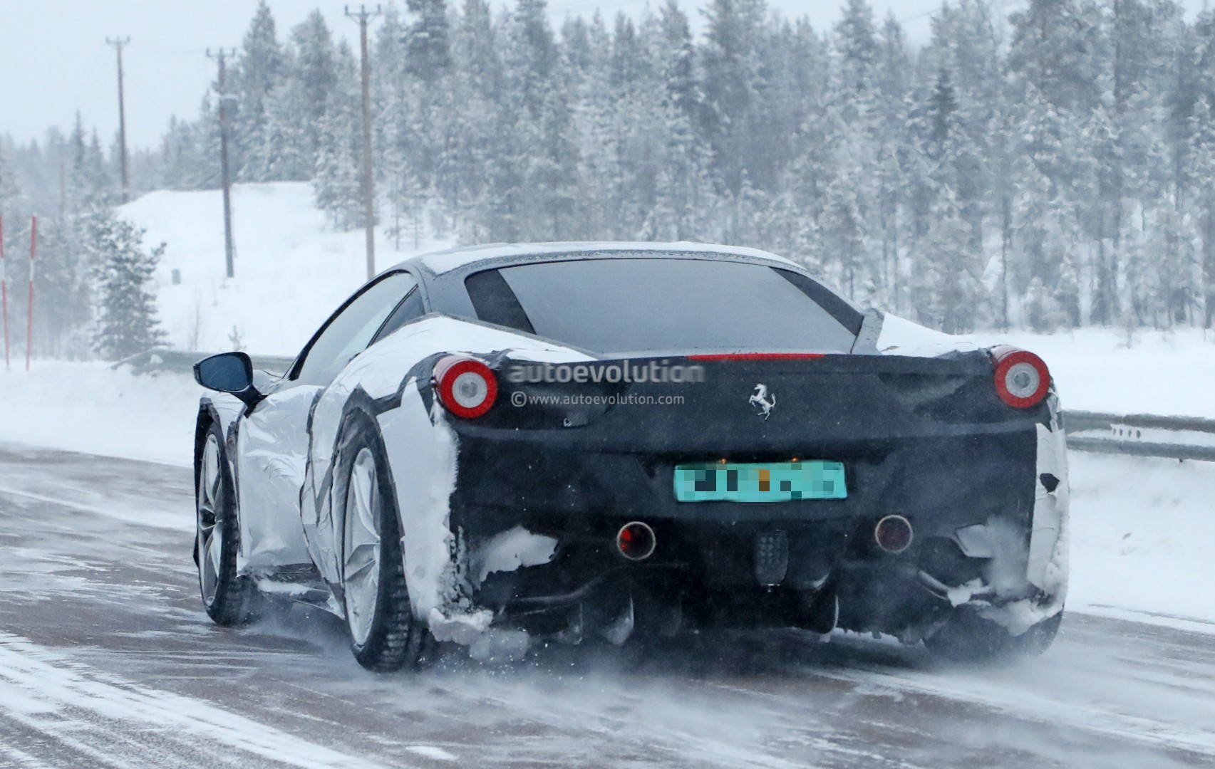 2019 - [Ferrari] Roma [F169] - Page 2 New-ferrari-dino-spied-testing-in-sweden-as-458-test-mule-with-v6-soundtrack_12