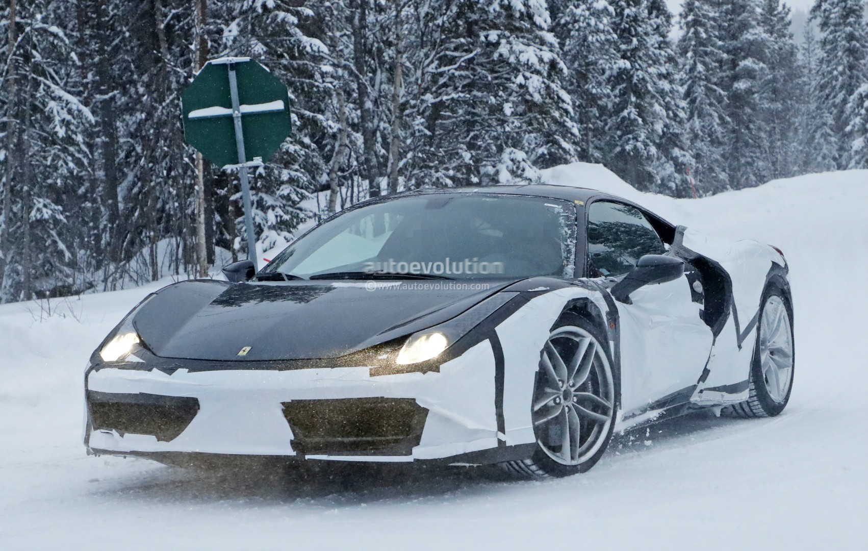 2019 - [Ferrari] Roma [F169] - Page 2 New-ferrari-dino-spied-testing-in-sweden-as-458-test-mule-with-v6-soundtrack_2