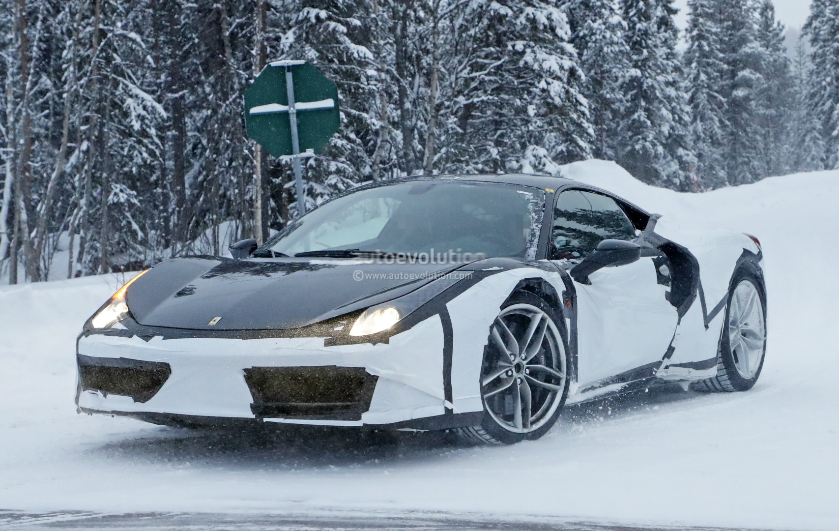 2019 - [Ferrari] Roma [F169] - Page 2 New-ferrari-dino-spied-testing-in-sweden-as-458-test-mule-with-v6-soundtrack_3
