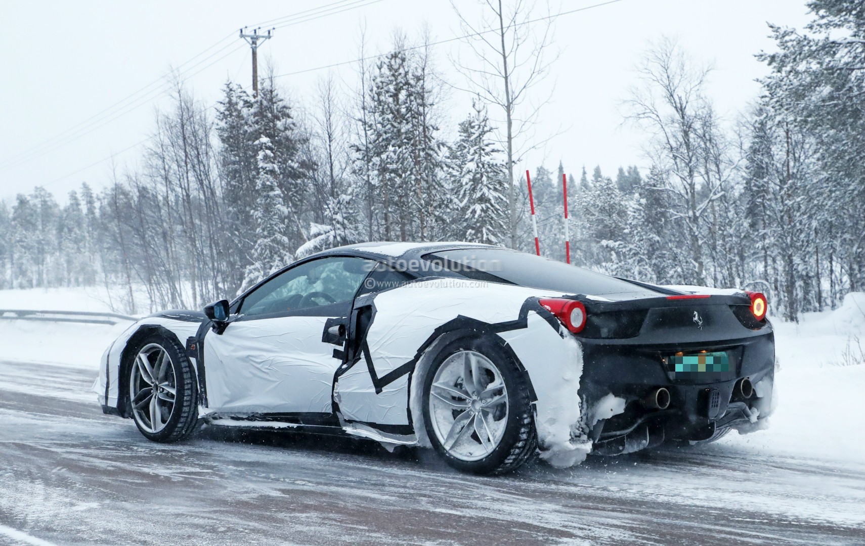 2019 - [Ferrari] Roma [F169] - Page 2 New-ferrari-dino-spied-testing-in-sweden-as-458-test-mule-with-v6-soundtrack_8