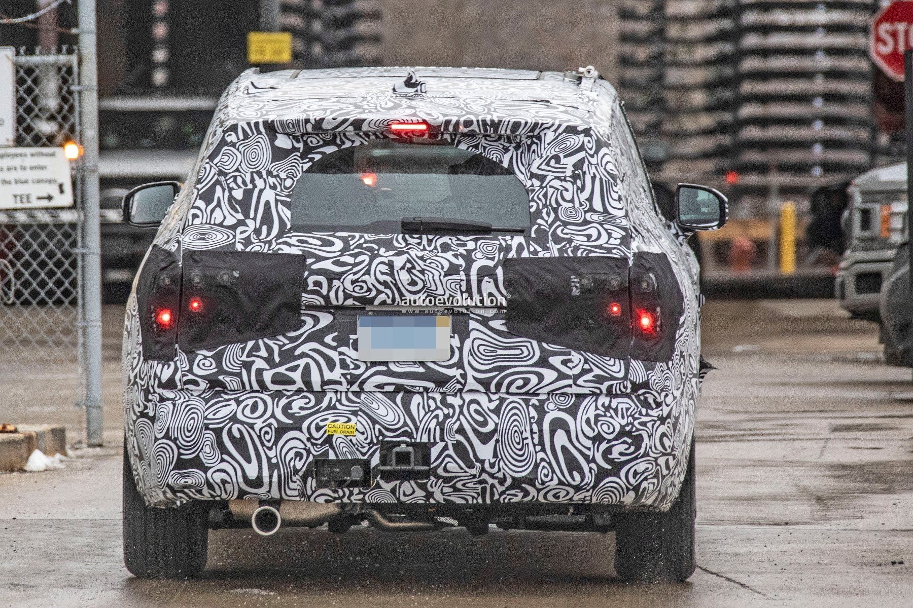 new-ford-suv-prototype-spied-could-revive-fusion-moniker_20.jpg