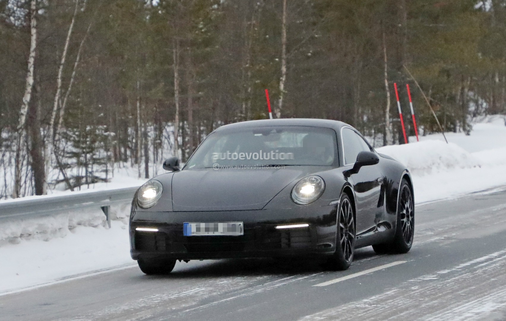 [Imagen: new-porsche-911-spied-with-production-bo...ues_11.jpg]