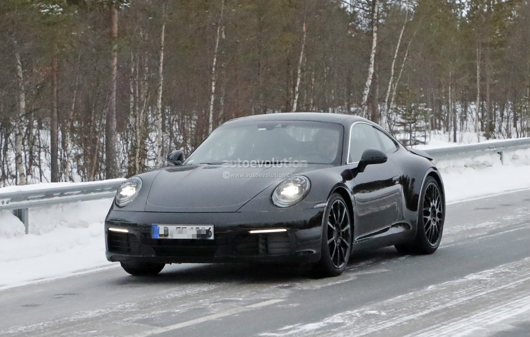 [Imagen: new-porsche-911-spied-with-production-bo...ues_12.jpg]