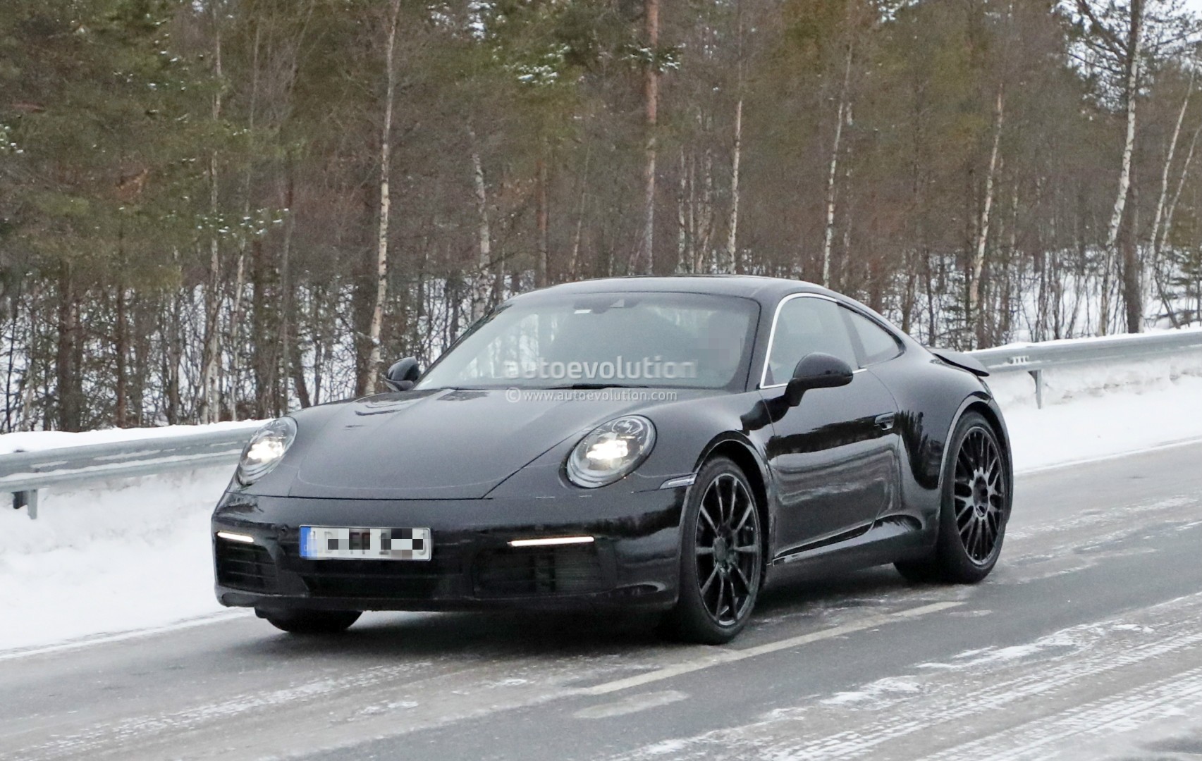 [Imagen: new-porsche-911-spied-with-production-bo...ues_13.jpg]