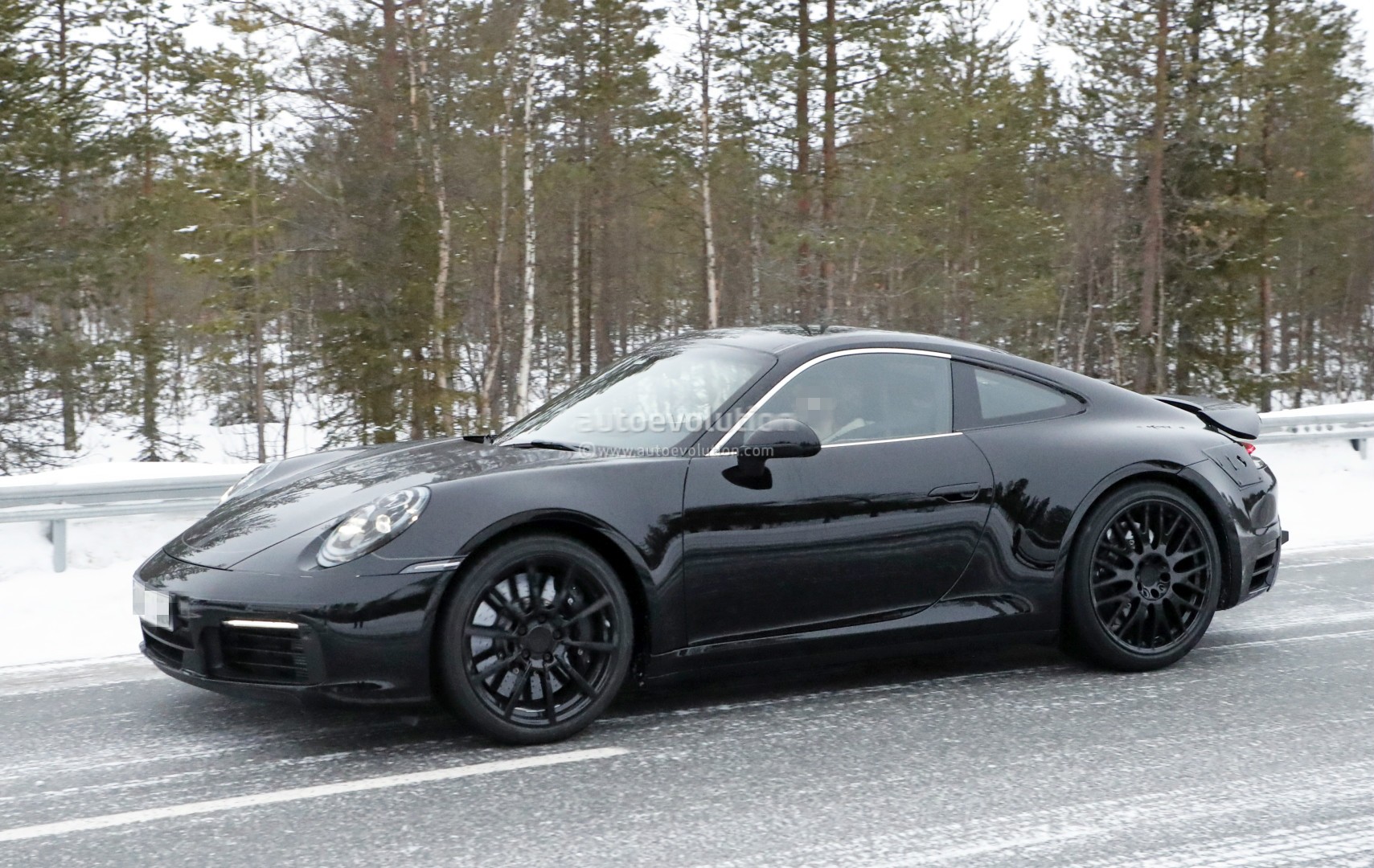 [Imagen: new-porsche-911-spied-with-production-bo...ues_15.jpg]