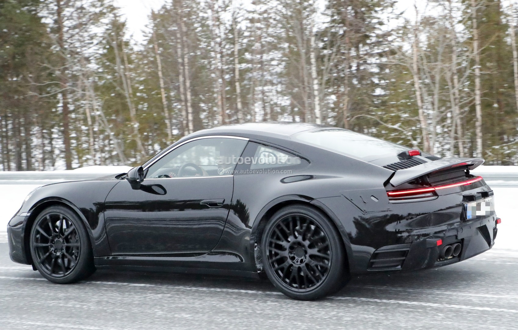 [Imagen: new-porsche-911-spied-with-production-bo...ues_17.jpg]