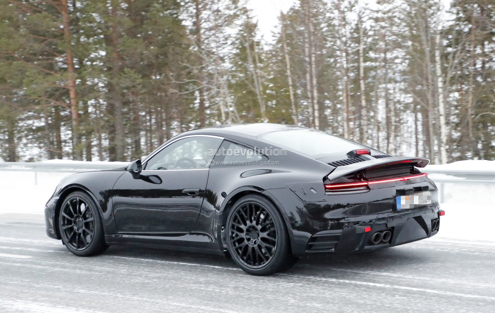 [Imagen: new-porsche-911-spied-with-production-bo...ues_18.jpg]