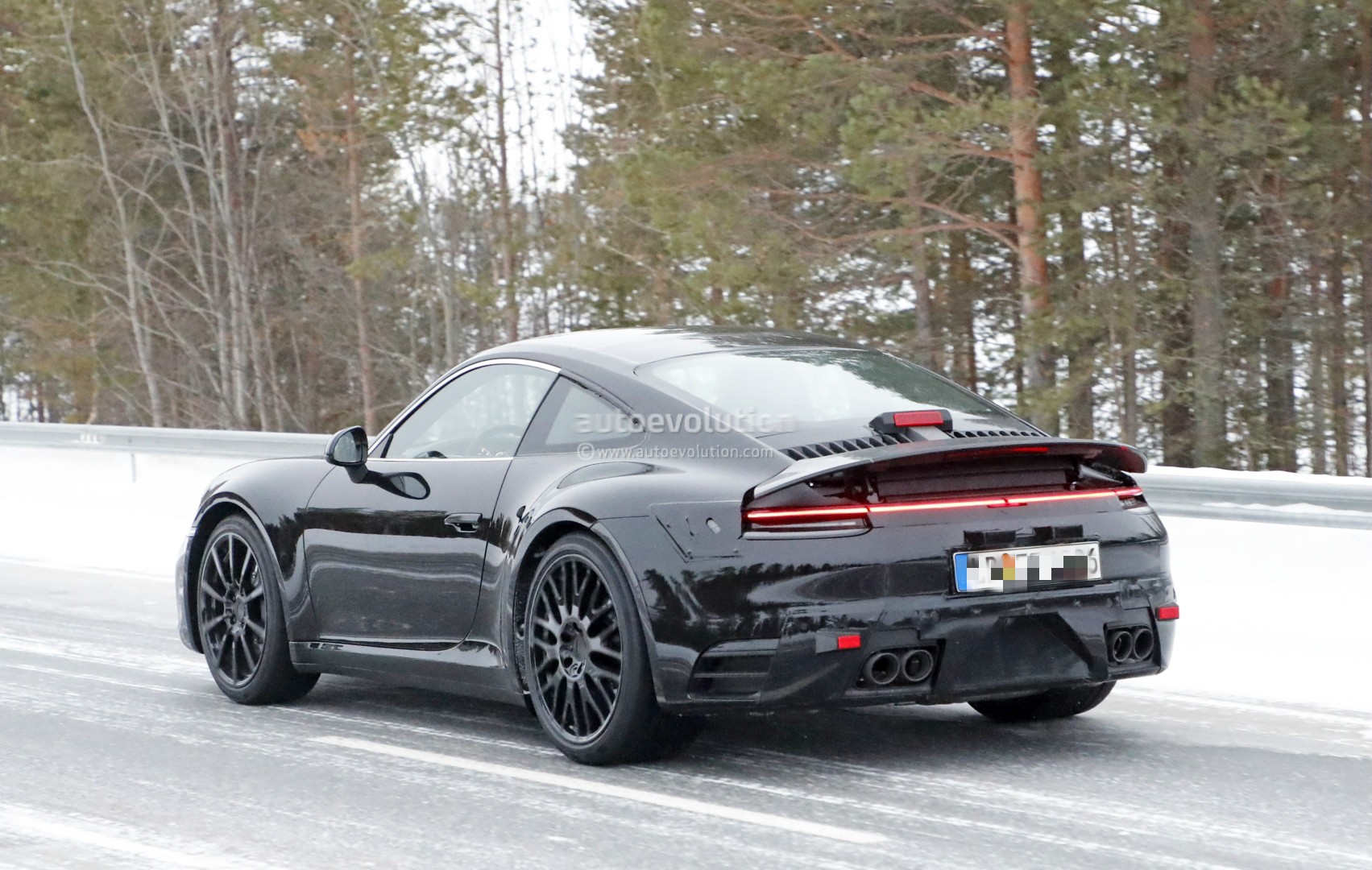 [Imagen: new-porsche-911-spied-with-production-bo...ues_19.jpg]