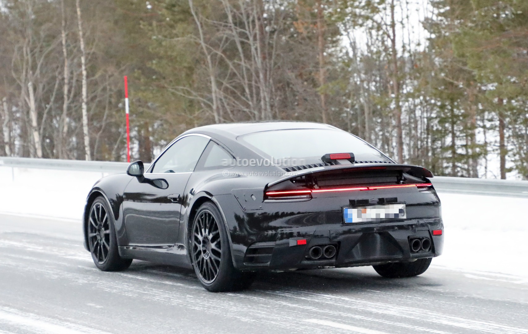 [Imagen: new-porsche-911-spied-with-production-bo...ues_20.jpg]