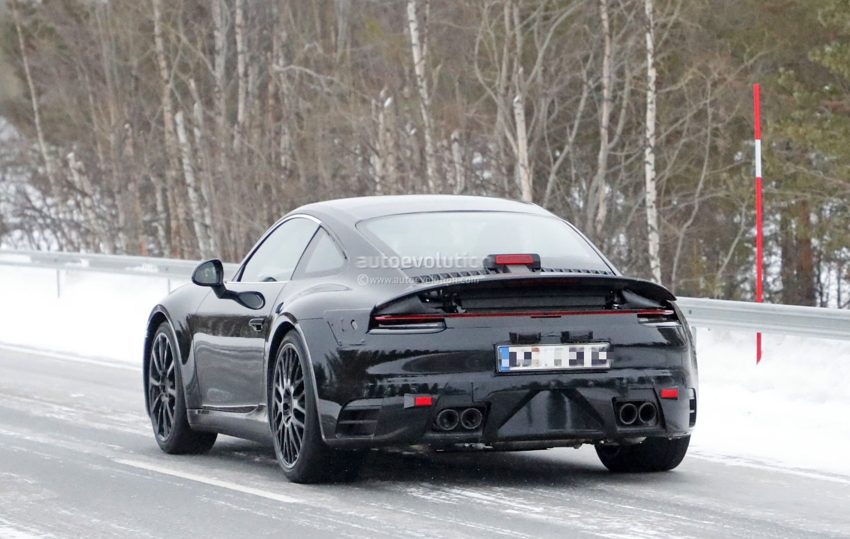 [Imagen: new-porsche-911-spied-with-production-bo...ues_22.jpg]